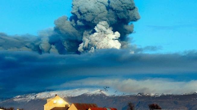 Islandský vulkán stále soptí, erupce ale slábne