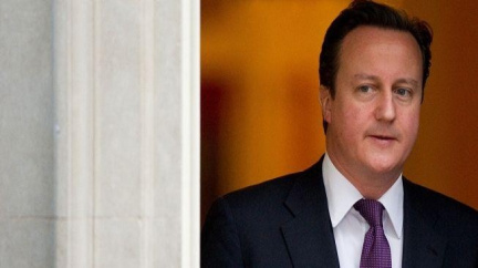 Britský premiér Cameron se rozhodl šlápnout nenasytným bankám na krk