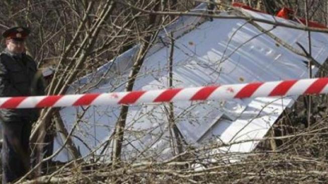 Pád Kaczyńského letounu přežil důstojník. Ještě stačil telefonovat