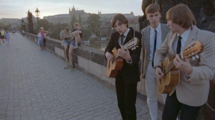 Strážníci se chystají zasáhnout proti pouličním hudebníkům