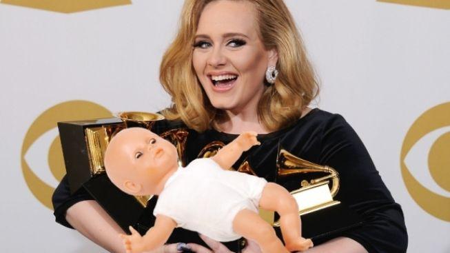 Další maminka ze světa celebrit: Hvězdná Adele je těhotná