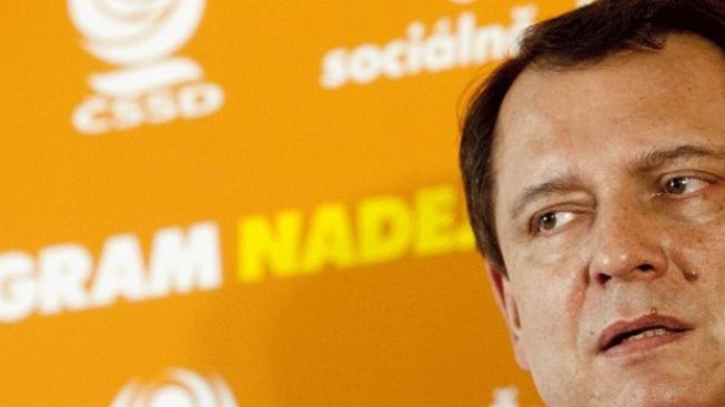 Billboardy s Paroubkem zůstávají. Jandák je tomu rád a partaj také
