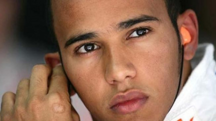 Hamilton začal tréninky F1 na GP Německa nehodou 