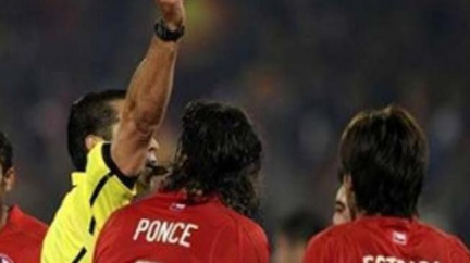 Fotbalista v Chile dostal za škrcení sudího trest na 27 zápasů