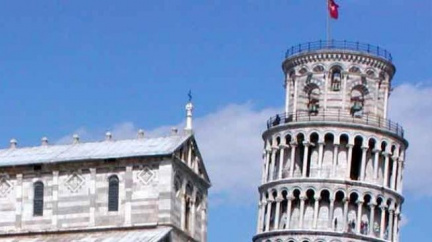 Věž v Pise již není nejšikmější na světě, primát přešel na Abú Zabí 