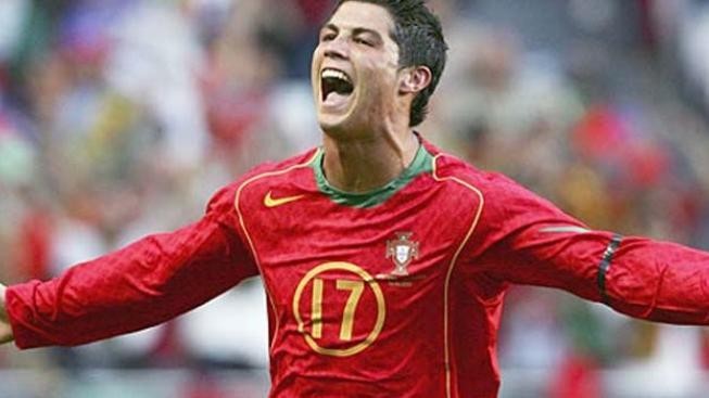 Cristiano Ronaldo prý zaplatil matce svého syna 300 milionů