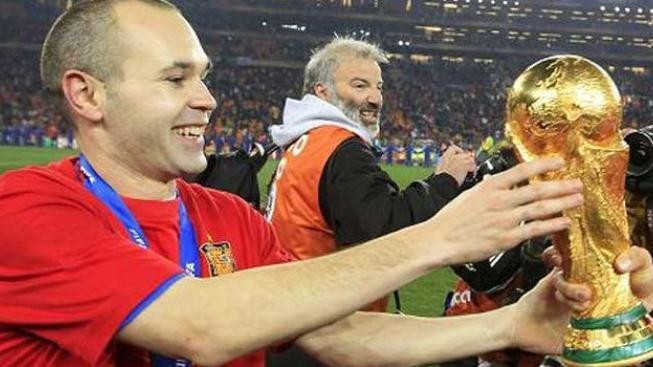 Střelec zlatého gólu z MS Iniesta možná bude mít vlastní stadion