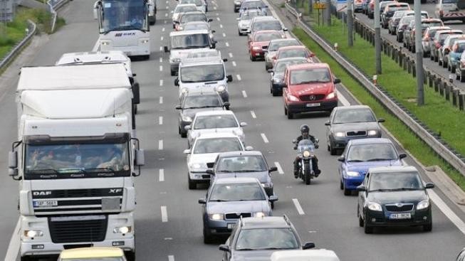 Na D1 hořely kamiony, doprava je zablokovaná