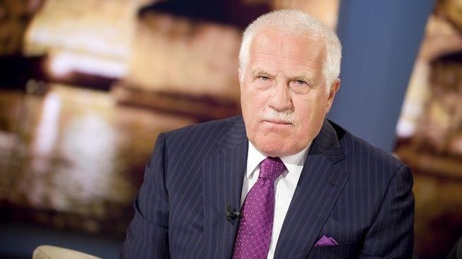 Kteří politici bodují u Čechů? Vede Klaus, John je na tom nejhůř