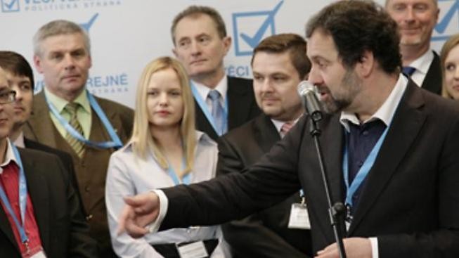 Velká inzerce VV: Sebechvála nebo začátek kampaně?