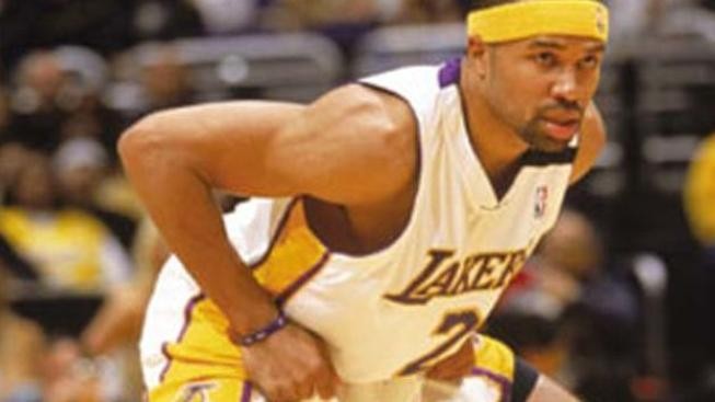 Rozehrávač Fisher odmítl Miami a zůstává v Lakers 