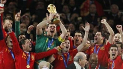 Fotbaloví mistři světa s trofejí dorazili do Madridu 