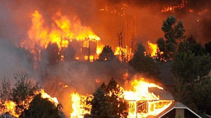 Stav katastrofy: Colorado sužuje nejhorší požár v historii