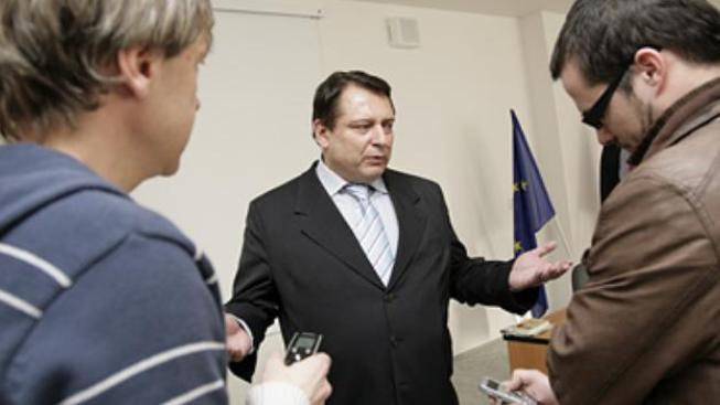 Nečasovi učarovaly blondýnky, postěžoval si Paroubek