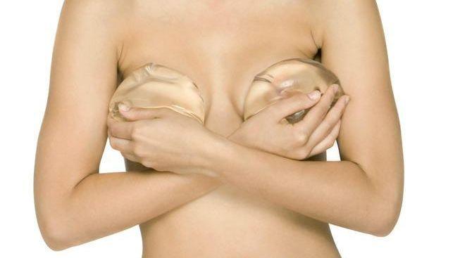 Zakladatel firmy PIP dostal za vadné prsní implantáty čtyři roky