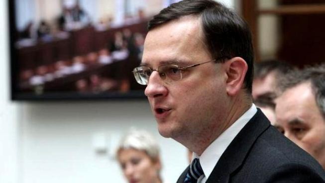 Nečas počítá pro příští rok s deficitem 135 miliard