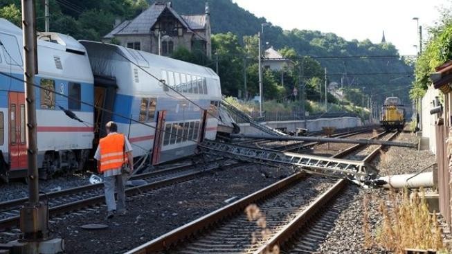 Vlak v Ústí vykolejil, protože jel dvakrát rychleji než měl