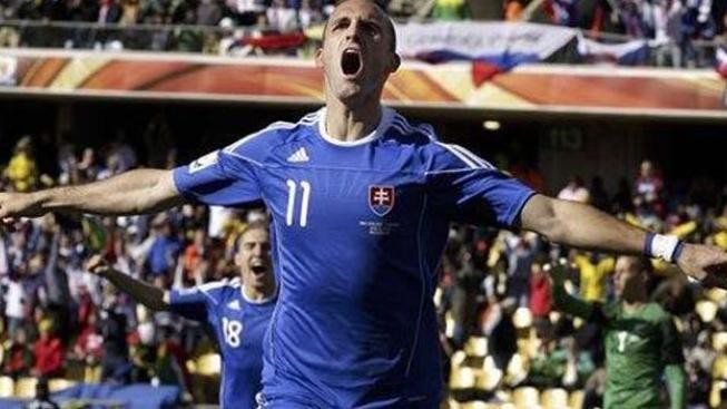 Fotbalisté Slovenska postoupili na úkor Itálie do osmifinále 