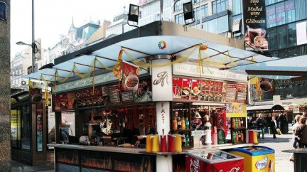 Praha vypověděla smlouvy nájemcům stánků na Václavském náměstí