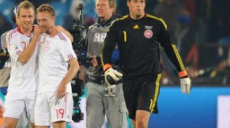 Dánové otočili duel s Kamerunem a pomohli Nizozemcům k postupu 