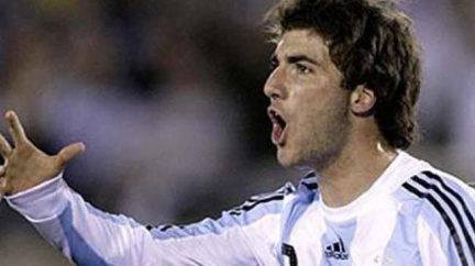 Higuaín hattrickem dovedl Argentinu k jasné výhře nad Koreou 