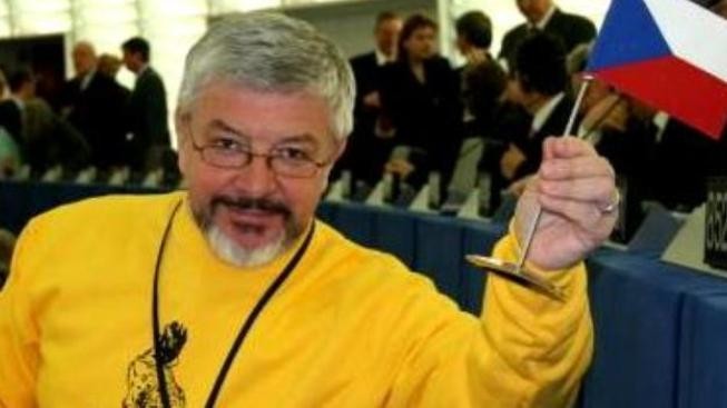 Železného ubíjejí jeho kauzy. Nevylučuje ale boj o Senát