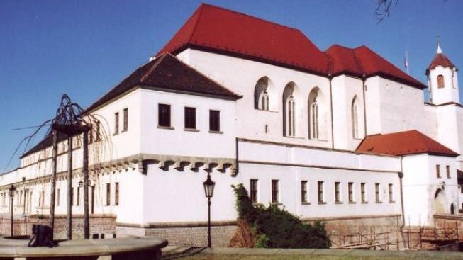 Špilberk potěší ženy, připravil výstavu o módě, tanci a plesech 