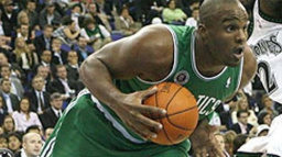 Boston vyhrál čtvrté finále NBA 96:89, zářil náhradník Davis 