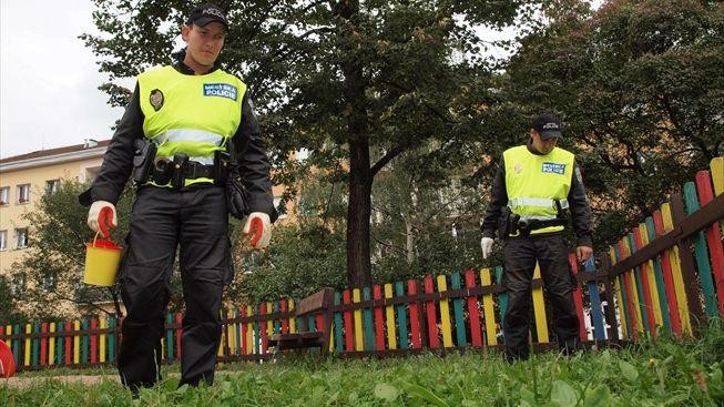 Dva městští strážníci umlátili bezdomovcům k smrti psa, čeká je trest