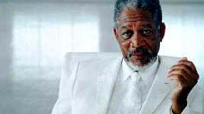 Morgan Freeman poutavě provází pořadem o zkoumání vesmíru