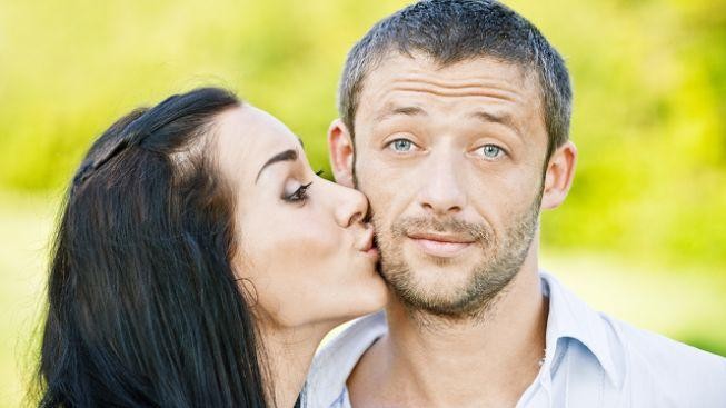 7 bodů, jak poznáte, že jste na něm závislá