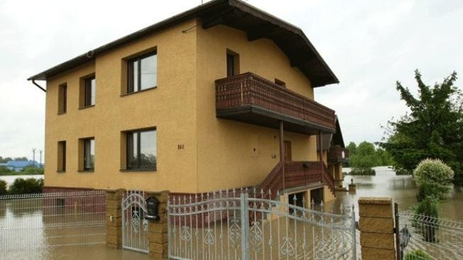 Vydatný déšť opět rozvodnil řeky, noc přinese další srážky 