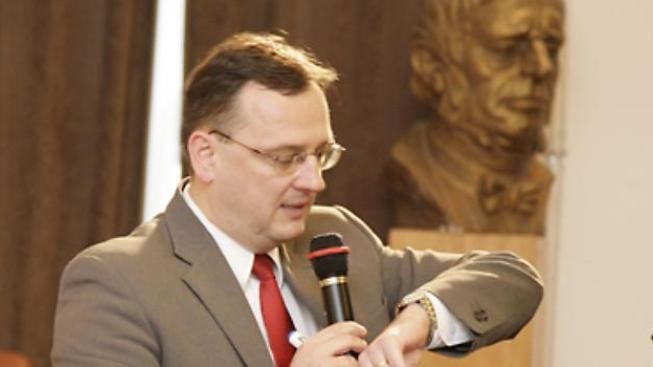 ODS, TOP 09 a Věci veřejné začaly jednat o společné vládě