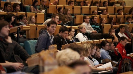 Průzkum: Absolventi VŠ s angličtinou mají víc šancí na lepší práci