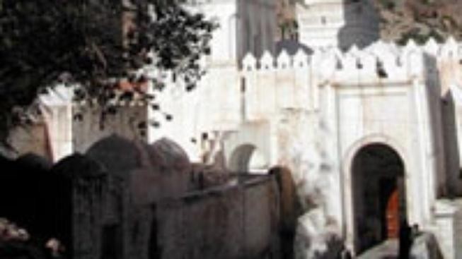 Na 80 obětí si vyžádal útok na dvě mešity v Pákistánu 