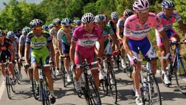 V horách vyhrál Dán Sörensen, Giro vede stále Vinokurov