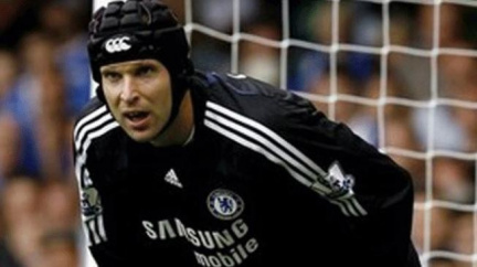 Čech chytil penaltu a Chelsea po lize vyhrála i Anglický pohár 