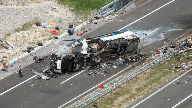 Chorvatští znalci prozkoumají vrak českého autobusu 