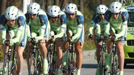 Týmovou časovku vyhrál na Giru Liquigas a do čela jde Nibali 