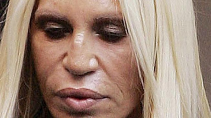 Dům Versace vyhrál jako odškodnění za padělky 20 milionů dolarů 