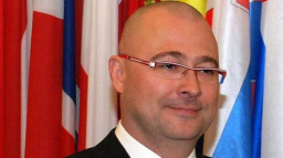 Barták nabídl pomoc armády při hlídání Úřadu vlády