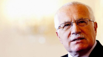 Klaus vyslyšel ČSSD a odsoudil násilí na mítincích