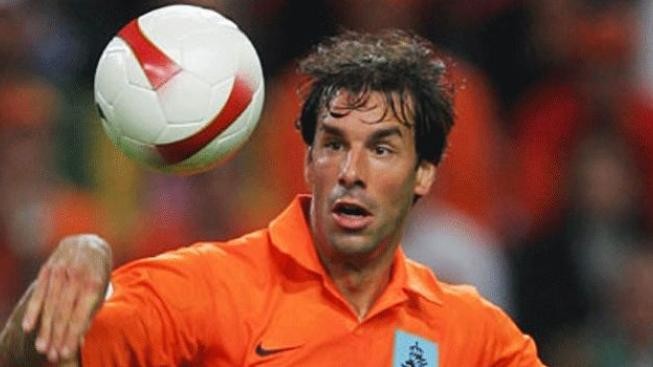 Trenér Nizozemska dal Van Nistelrooijovi naději na start na MS