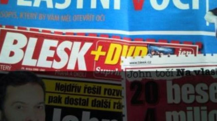 Další útok na Johna: Volební noviny Vlastní Voči