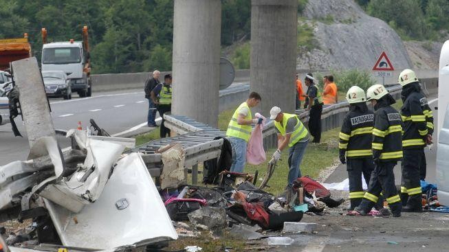 V autobuse, který havaroval v Chorvatsku zahynulo 8 lidí. Řidič nehodu přežil