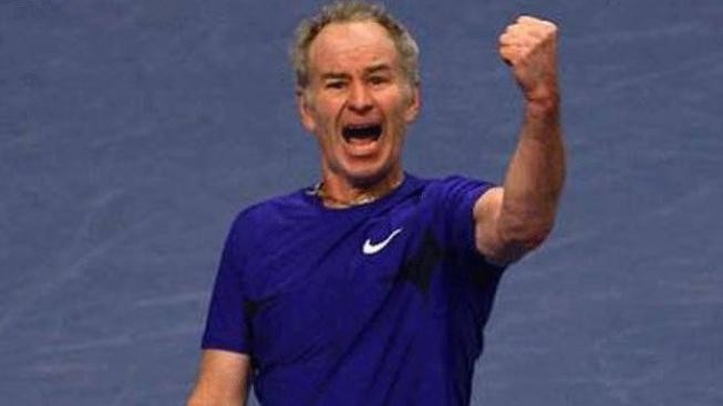 V bitvě tenisových legend McEnroe předčil Borga 