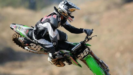 Po pádu v tréninku zemřel elitní australský motokrosař McFarlane 