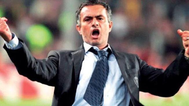 Fotbalisty Interu a kouče Mourinha napadli v Barceloně fanoušci 