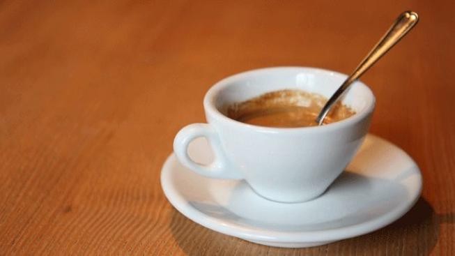 V pražské kavárně se zřítil podhled, hosté stačili utéct