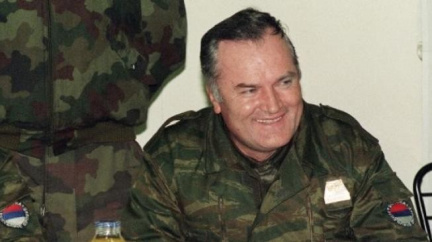Ratka Mladiče, masového vraha a válečného zločince, pomáhali skrývat srbští generálové